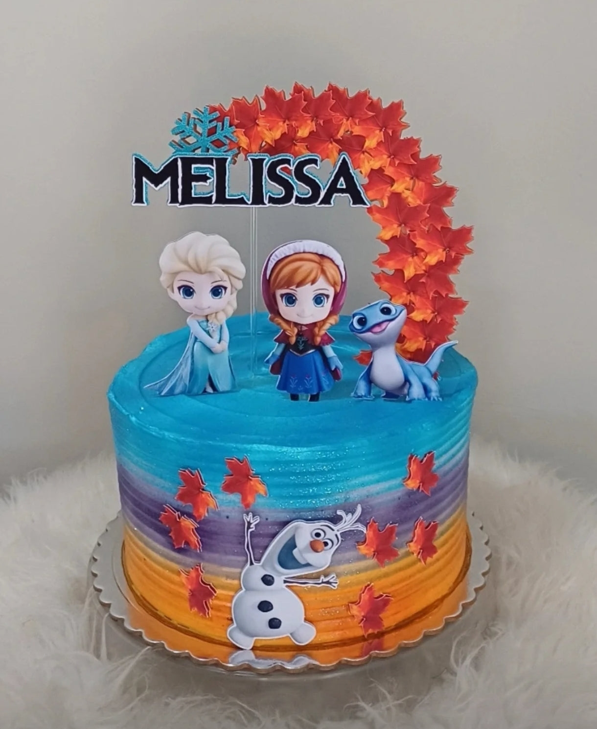 Arquivo de topo de bolo Frozen com Folhagem